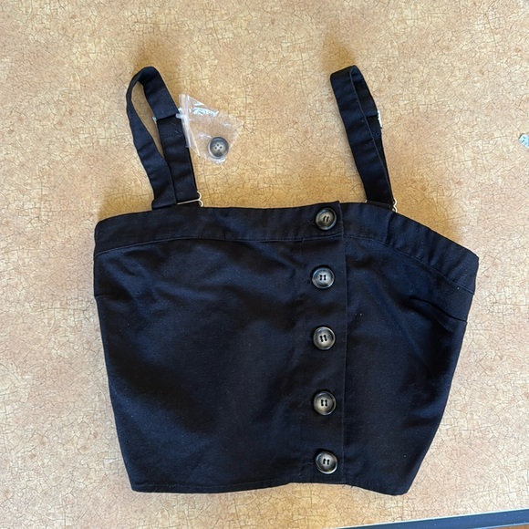 Black Sky and Sparrow button up cropped tank top - Picture 2 of 6